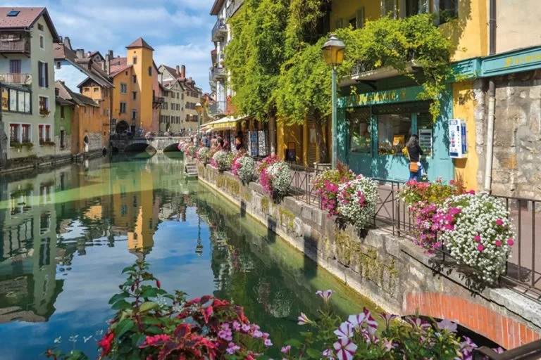 Geneva Airport (GVA) ↔ Annecy Private Transfer Summer discount -30% from 17Eur per person